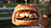 Hamburger Con Fichi, Stracciatella E Cipolle Caramellate